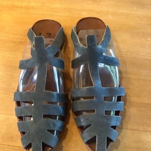 Ladies size 9 (39) leather sandals.